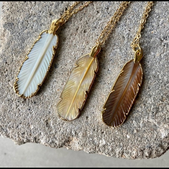 Carved Shell Feather Pendant Necklace - Picture 5 of 6